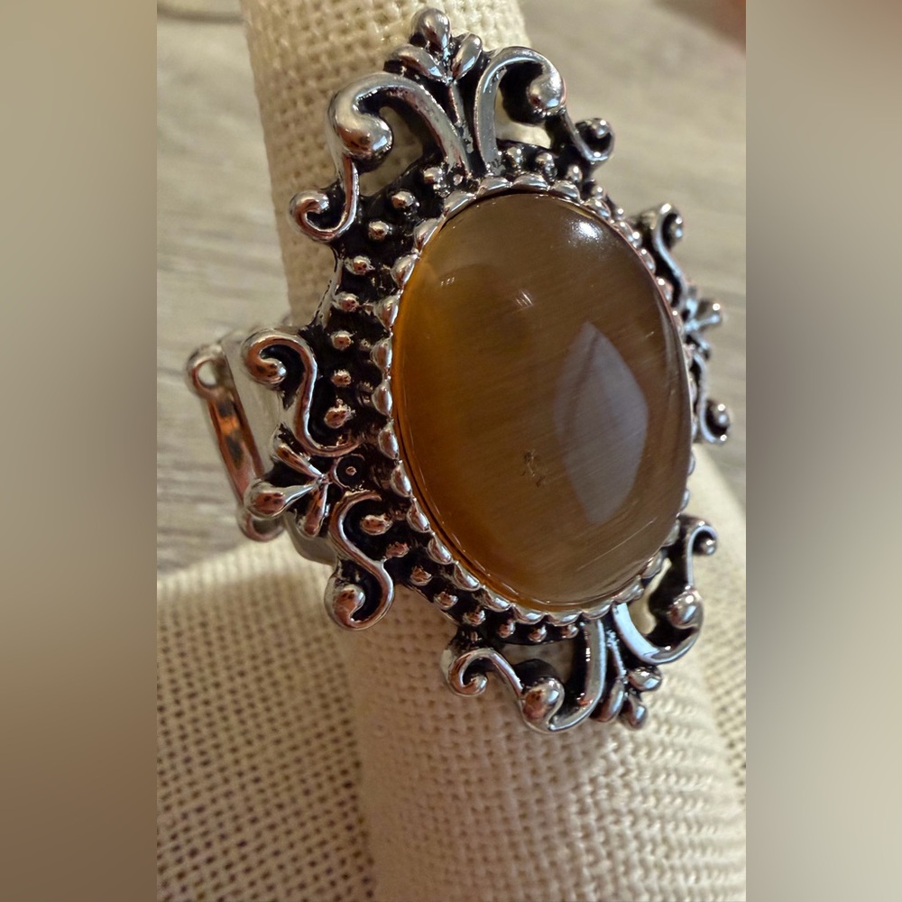 #668 Vintage-Style Brown Cat’s Eye Statement Ring with Stretch Band